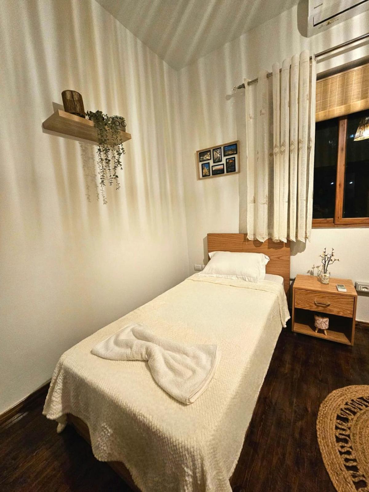 Woodland Apartment Berat Bilik gambar